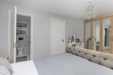 Bramleys Estate Agents - Tithefields (29).jpg