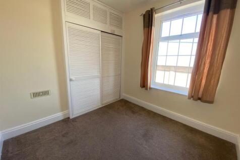 BEDROOM.jpg