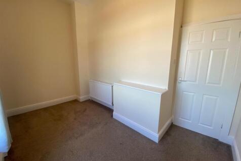SMALL BEDROOM.jpg
