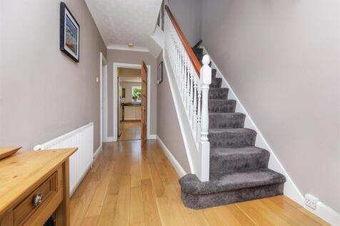 Bramleys Estate Agents - Kennedy Avenue - Fixby (5