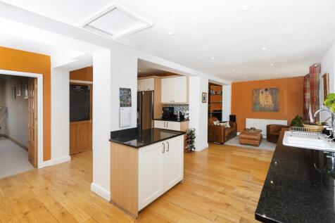 Bramleys Estate Agents - Kennedy Avenue - Fixby (1