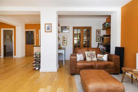 Bramleys Estate Agents - Kennedy Avenue - Fixby (1