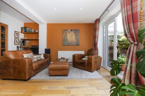Bramleys Estate Agents - Kennedy Avenue - Fixby (1