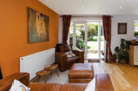Bramleys Estate Agents - Kennedy Avenue - Fixby (1