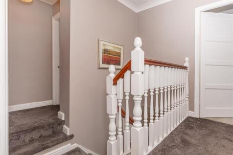 Bramleys Estate Agents - Kennedy Avenue - Fixby (3