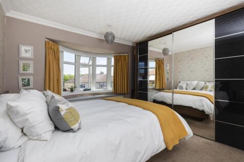 Bramleys Estate Agents - Kennedy Avenue - Fixby (2