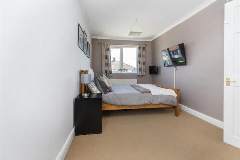 Bramleys Estate Agents - Kennedy Avenue - Fixby (2