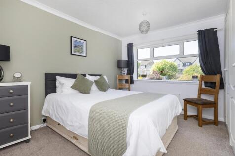 Bramleys Estate Agents - Kennedy Avenue - Fixby (2