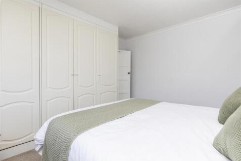 Bramleys Estate Agents - Kennedy Avenue - Fixby (3