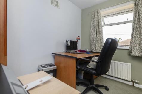 Bramleys Estate Agents - Kennedy Avenue - Fixby (2