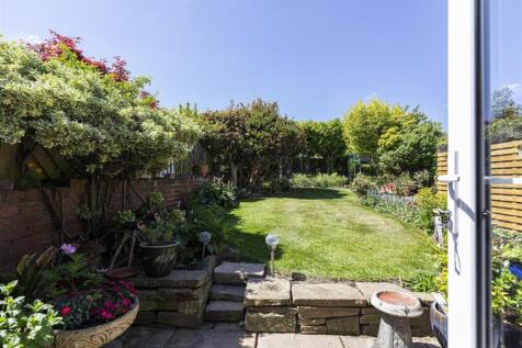 Bramleys Estate Agents - Kennedy Avenue - Fixby (3