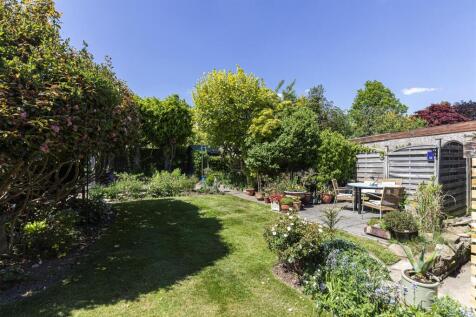 Bramleys Estate Agents - Kennedy Avenue - Fixby (4