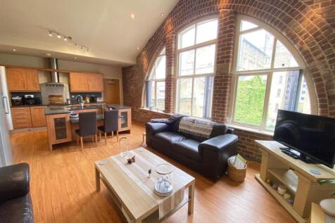 open plan lounge kitchen.jpg