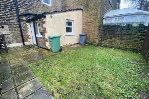 REAR GARDEN .jpg