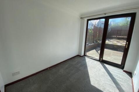 DINING ROOM 1.jpg
