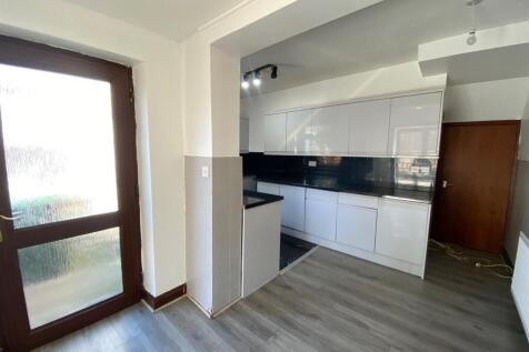 KITCHEN 2.jpg