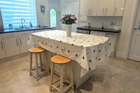Kitchen 3 .jpg