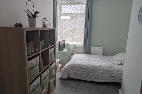 5 HIghroyd bedroom.jpg