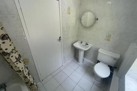BATHROOM.jpeg