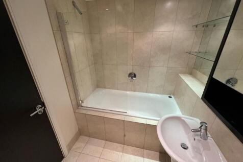 BATHROOM.jpeg