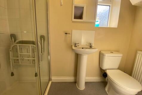 SHOWER ROOM.jpg