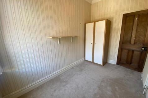 SMALL BEDROOM 1.jpg