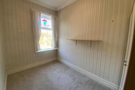 SMALL BEDROOM.jpg