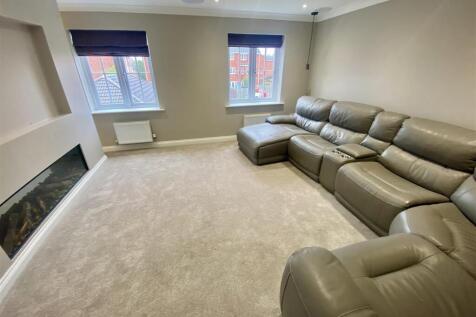 LOUNGE 1.jpeg