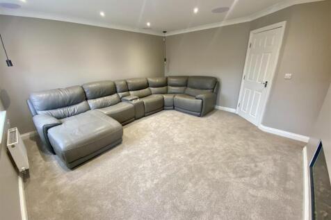 LOUNGE 2.jpeg