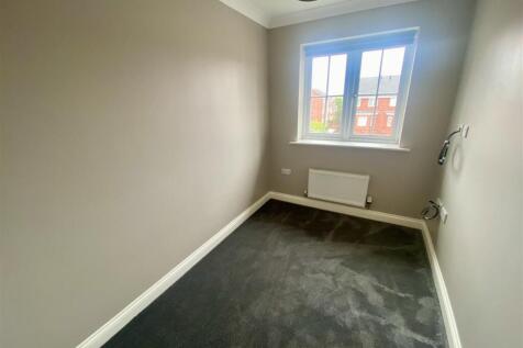 SMALL BEDROOM 1.jpeg