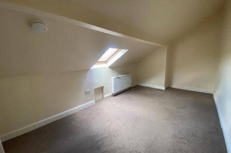ATTIC ROOM 1.jpg