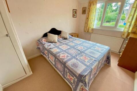 bed first floor.jpg
