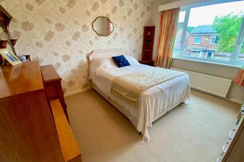 ground floor bedroom.jpg