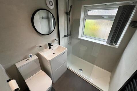 SHOWER ROOM.jpeg
