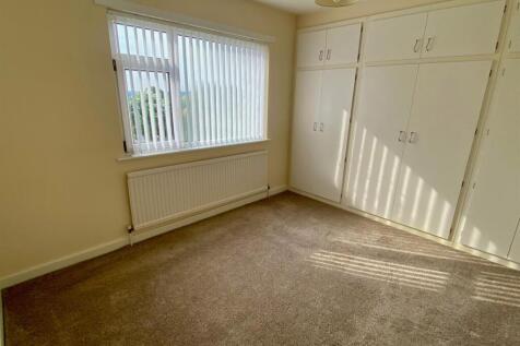 bedroom rear.jpg