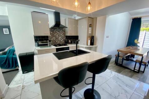 kitchen 1.jpg