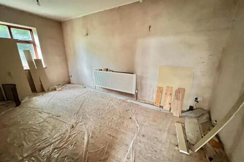 Bramleys Estate Agents - Quarmby Road - Building a