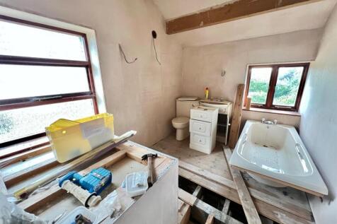 Bramleys Estate Agents - Quarmby Road - Building a