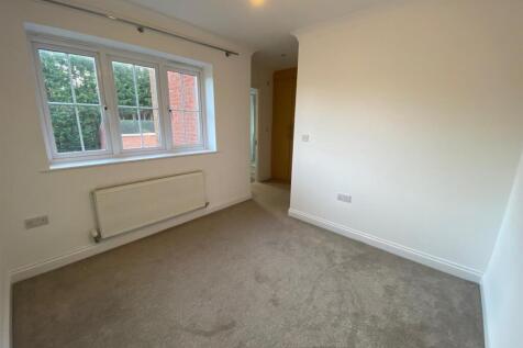 BEDROOM 1.jpg
