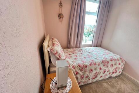 Bramleys Estate Agents - Cliffe End Road - Quarmby