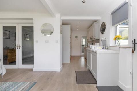 Bramleys Estate Agents - Gernhill Avenue - Fixby (