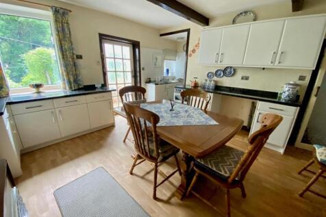 kitchen lower ground floor 2.jpg