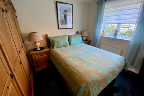 ground floor bedroom.jpg