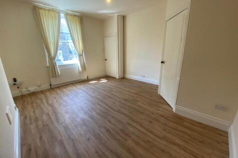 LOUNGE 1.jpg