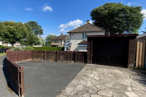garage and driveway to side.jpg