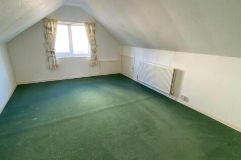 attic bedroom.jpg