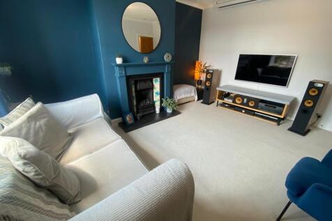 lounge 1.jpg