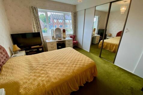 front bedroom.jpg