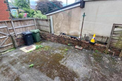 shared yard to rear.jpg