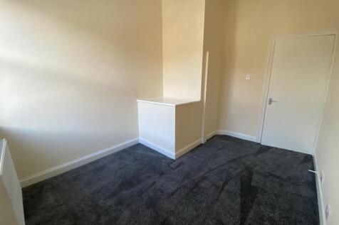 BEDROOM 1.jpg